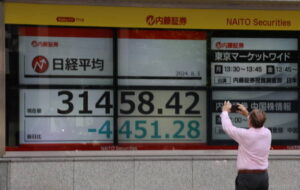 Goldman Sachs Aumenta Riesgo de Recesión en EE.UU. mientras el Nikkei Sufre su Peor Caída desde 1987